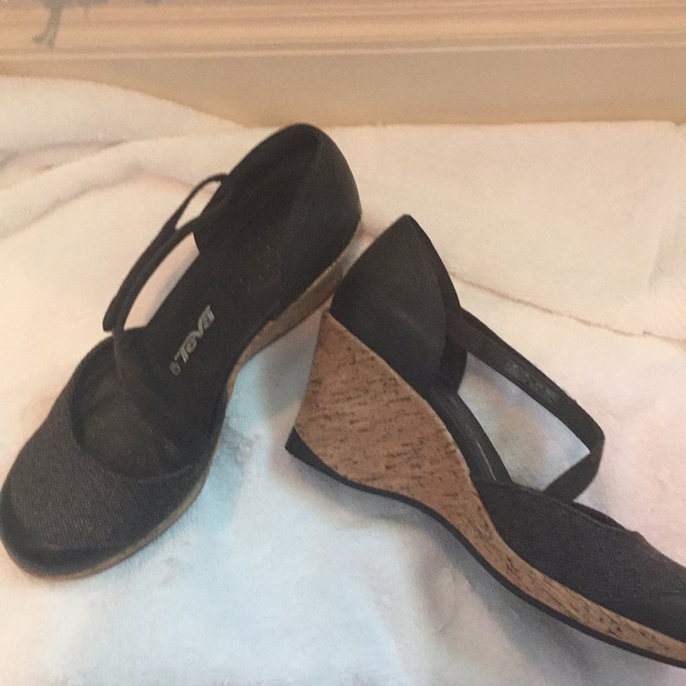 Teva wedge shoe black 8.5. Velcro strap